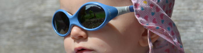 Baby mit Sonnenbrille.JPG